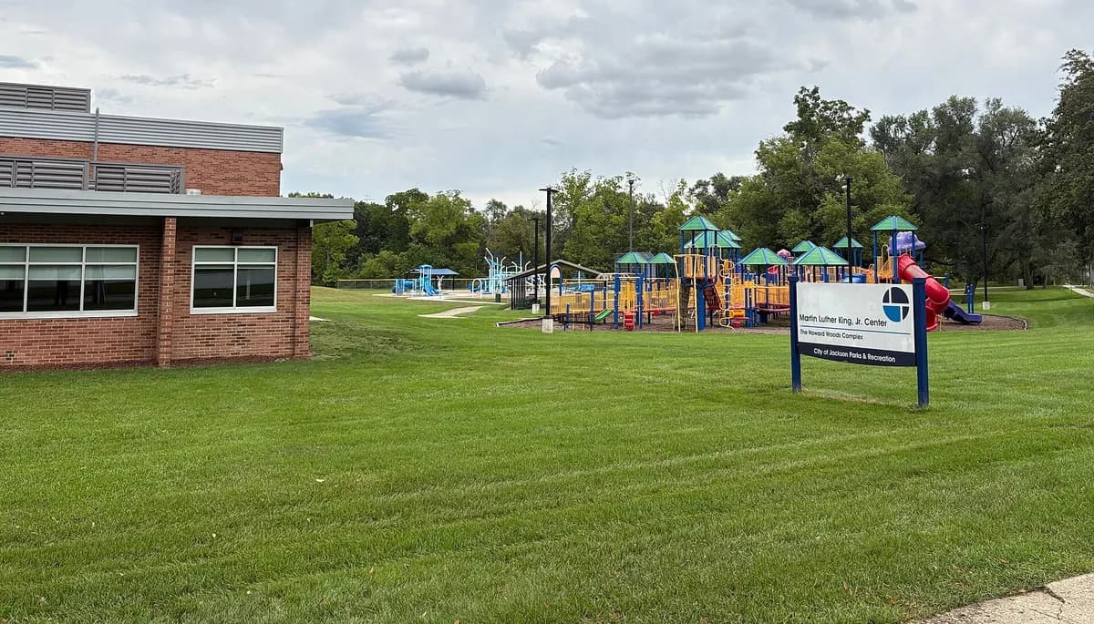 Howard Woods Sr. Recreation Complex