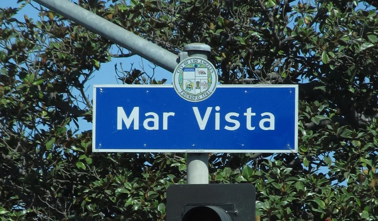 Mar Vista Neighborhhood Signage located at the intersection of Rose Avenue and Walgrove.