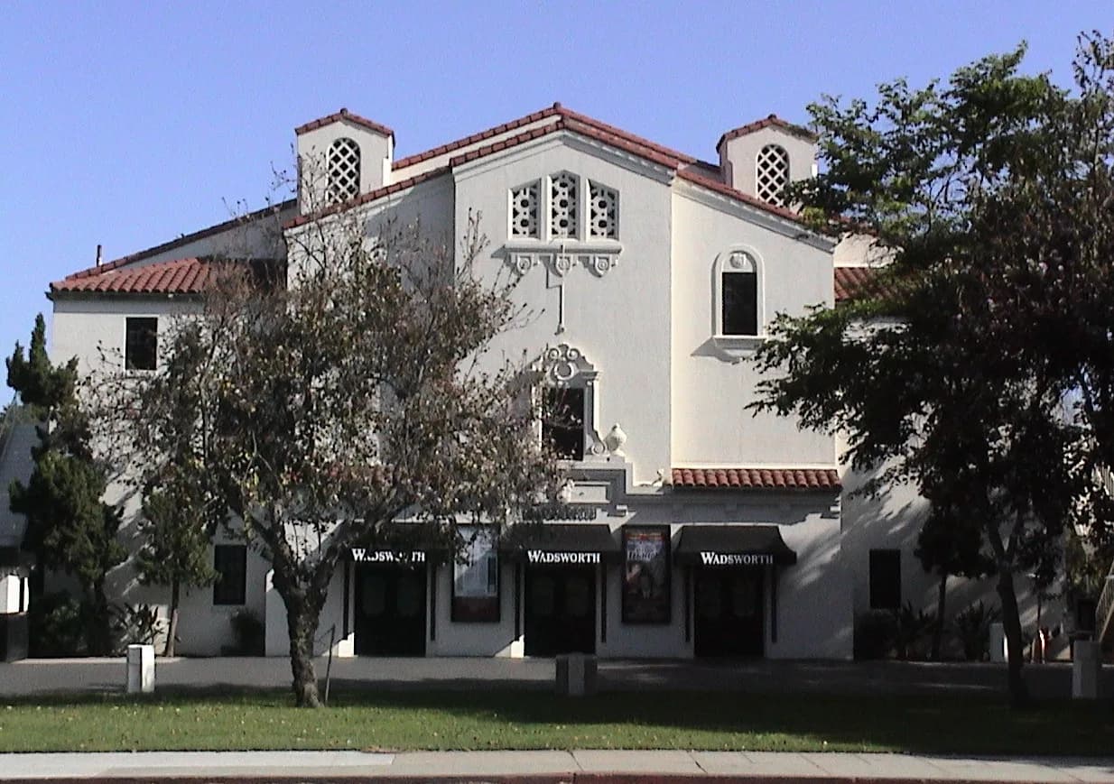The w:en:Wadsworth Theater on the grounds of the VA complex in Los Angeles; straight-on-view.