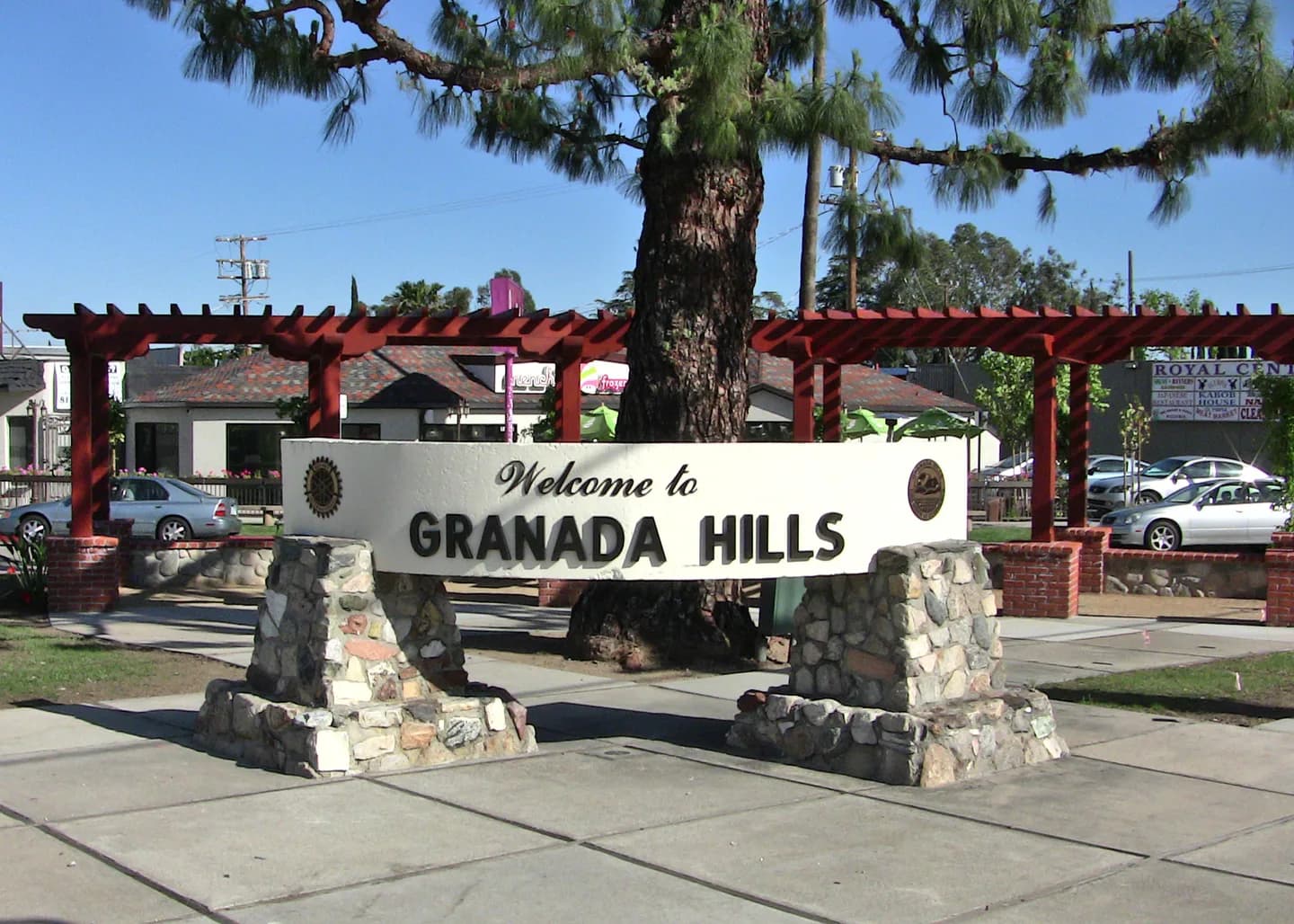 "Welcome to Granada Hills" monument in Veterans Triangle